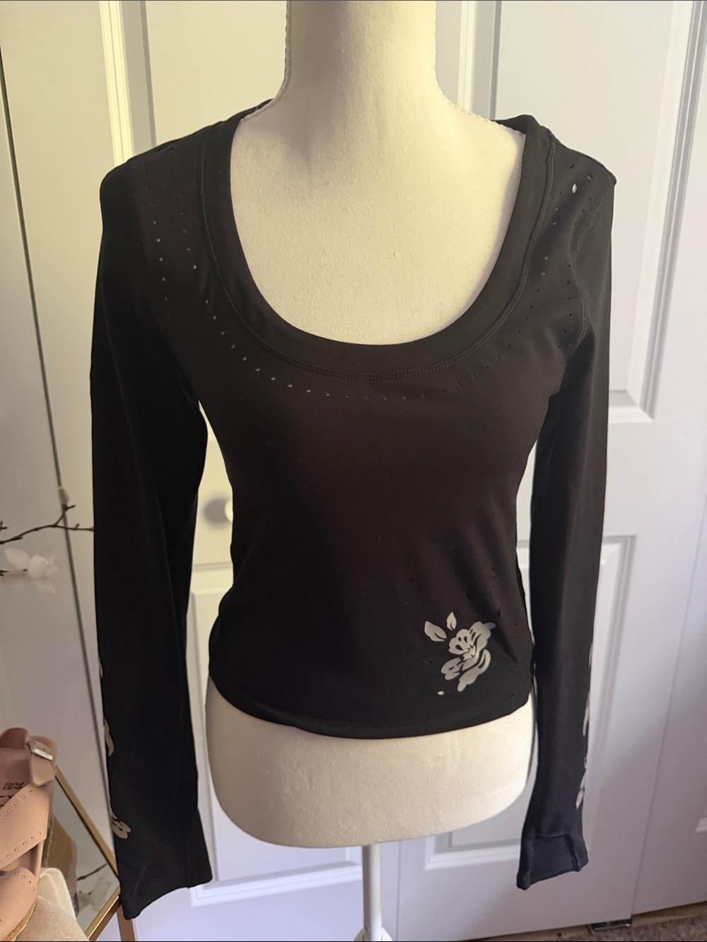 Athleta Black Long Sleeve Scoop Neck cropped stretch Top with Floral Accents